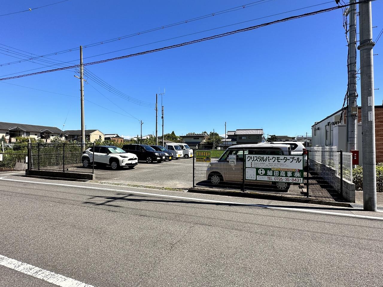 クリスタルパークモータープールの外観・駐車場イメージ2枚目
