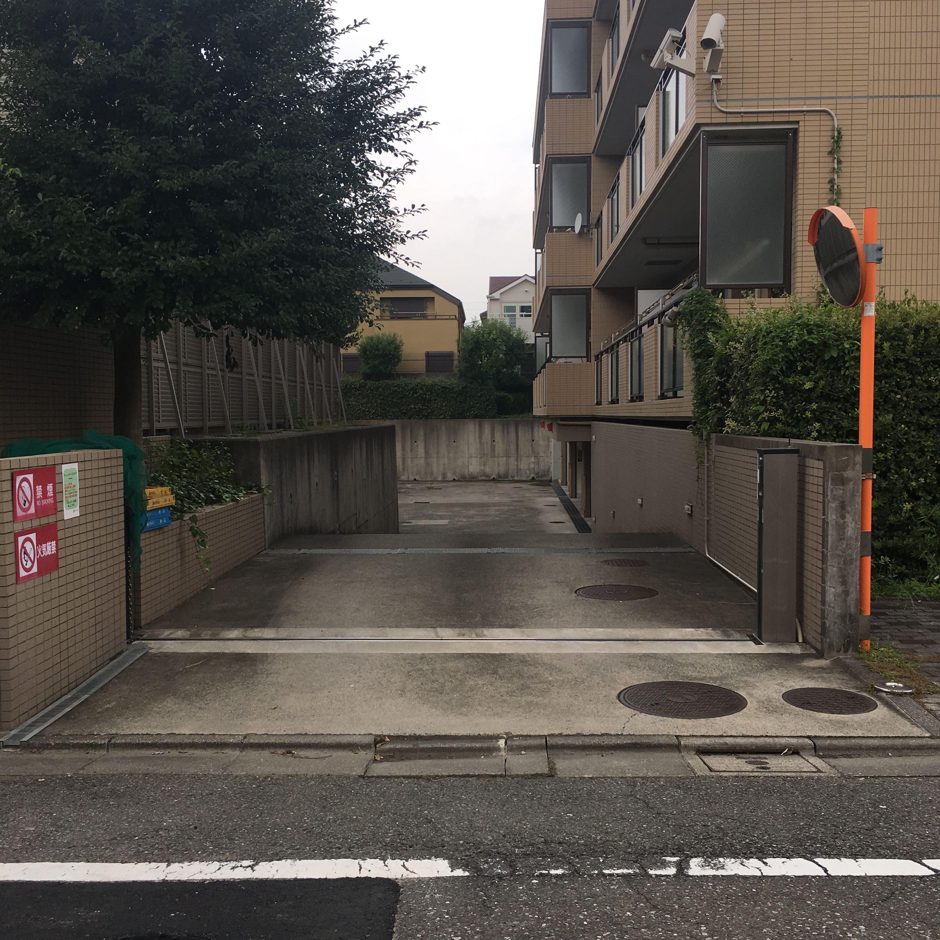 アーデンコート弦巻の外観・駐車場イメージ1枚目