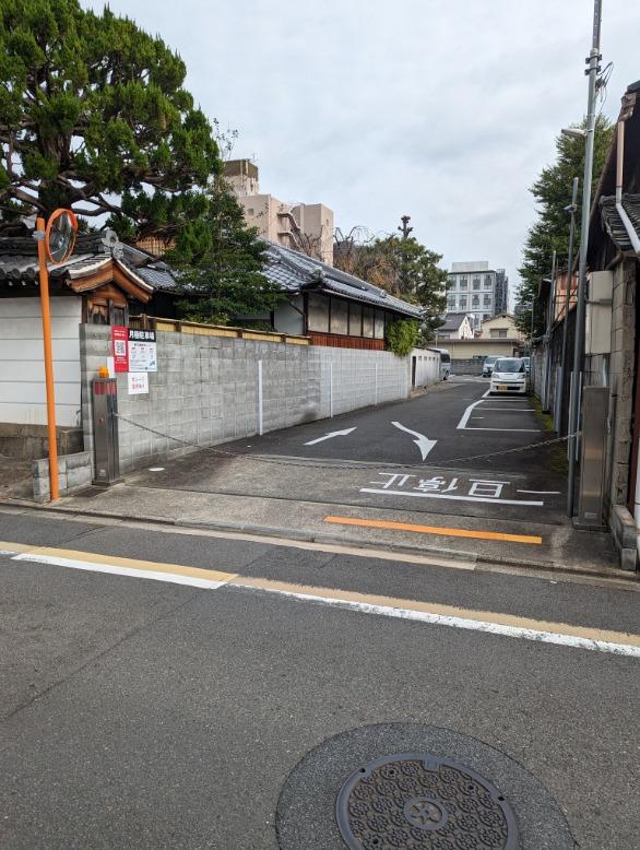 堀川五条西ガレージの外観・駐車場イメージ1枚目