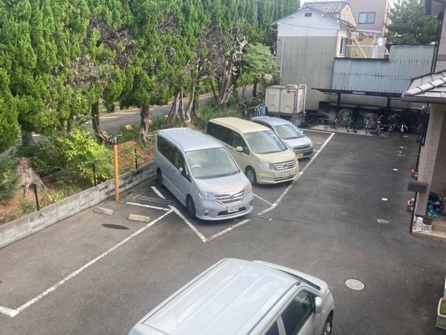 ベルリード墨染の外観・駐車場イメージ1枚目