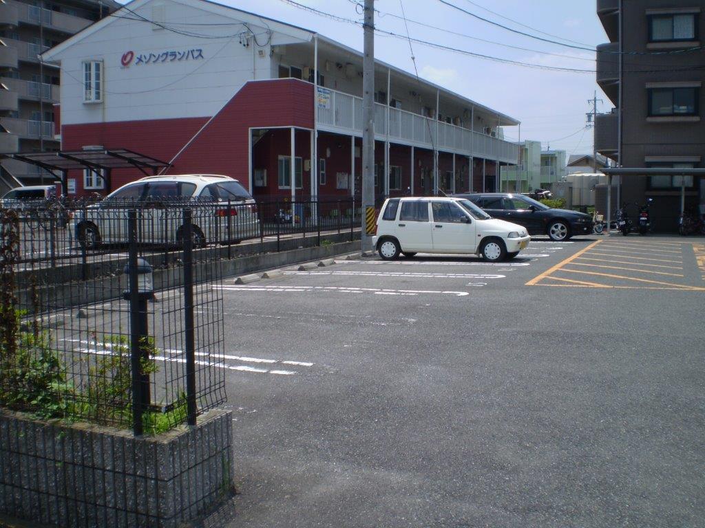 シャルマンドミール (G)の外観・駐車場イメージ1枚目