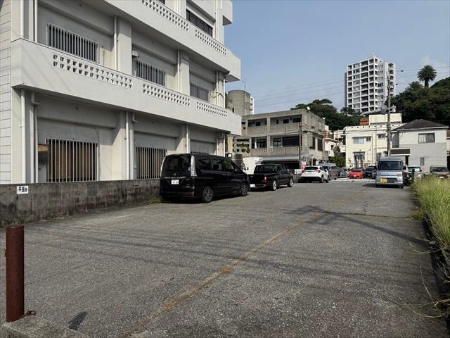 張本駐車場の外観・駐車場イメージ1枚目