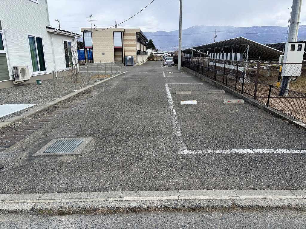 グルヌーユ(29985)の外観・駐車場イメージ1枚目