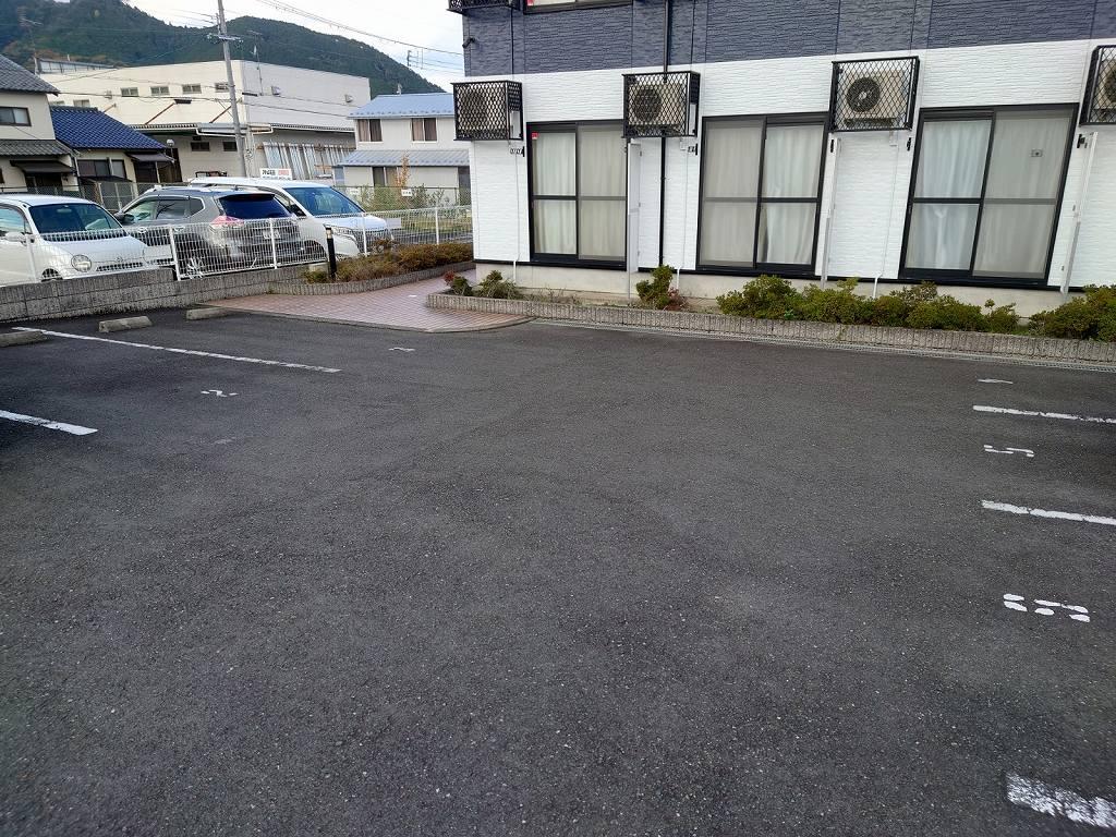 青葉(24705)の外観・駐車場イメージ1枚目