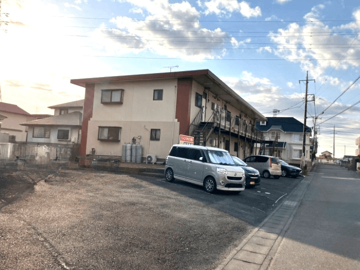 ドリームコーポやまぐち3号棟駐車場の外観・駐車場イメージ1枚目