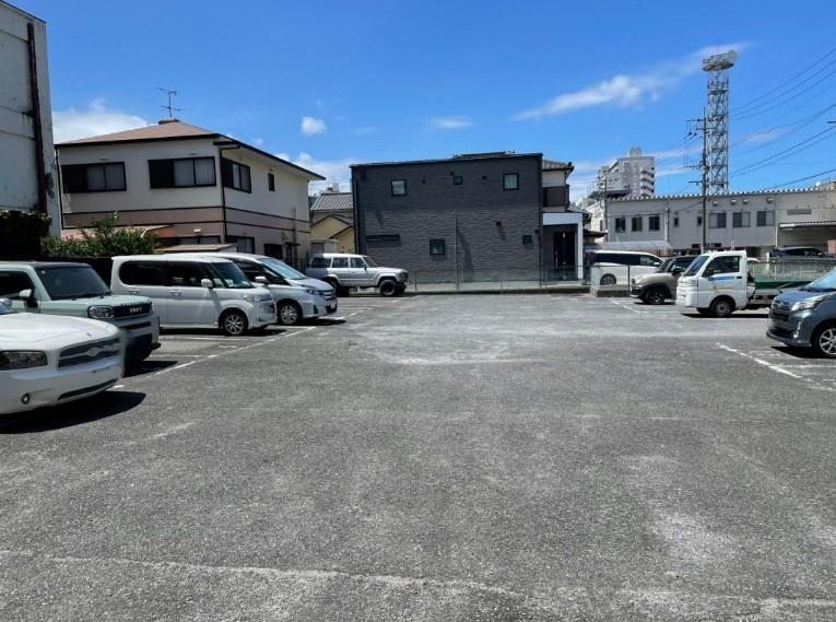 ジョイフル穴生駐車場の外観・駐車場イメージ2枚目