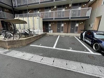栄町(36500)の外観・駐車場イメージ1枚目