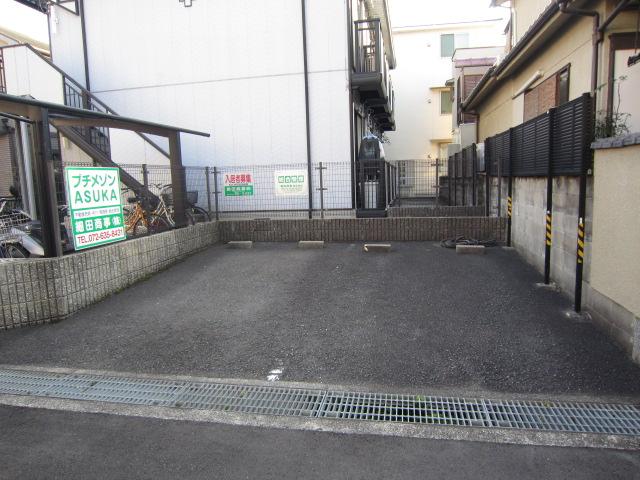 プチメゾンＡＳＵＫＡモータープールの外観・駐車場イメージ1枚目