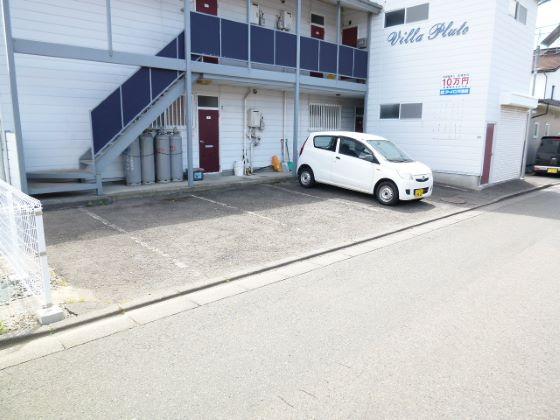 Villa Pluto月極駐車場の外観・駐車場イメージ2枚目