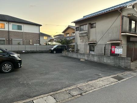 地野ガレージの外観・駐車場イメージ1枚目