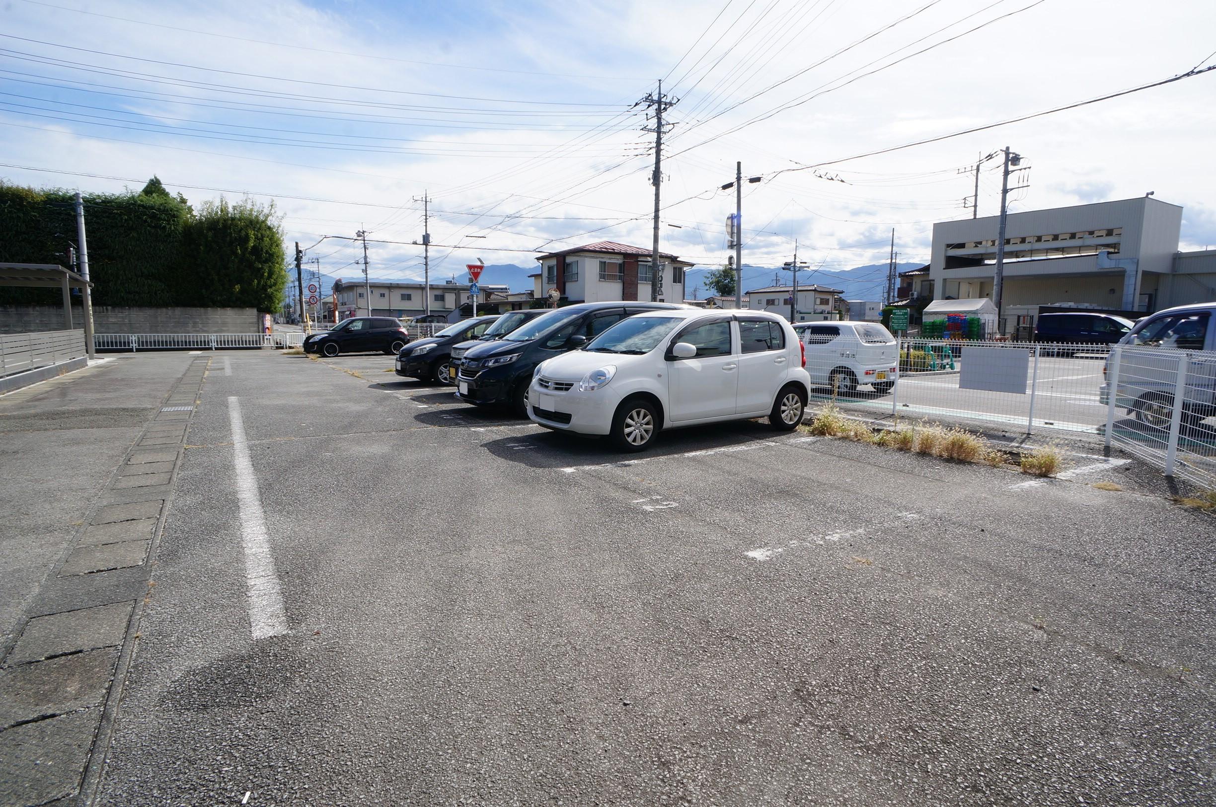アート月極駐車場の外観・駐車場イメージ2枚目
