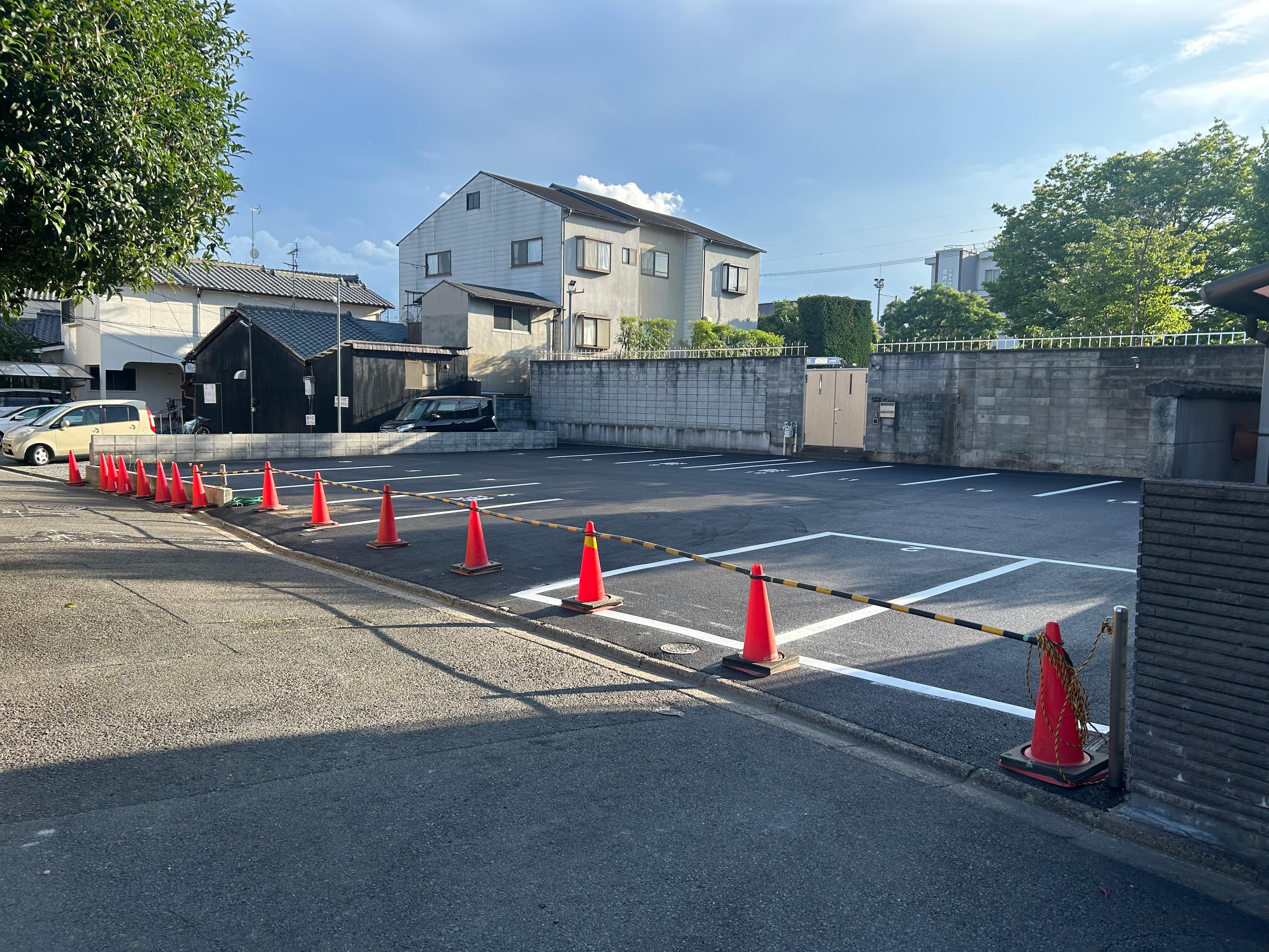 山ノ内荒木町駐車場の外観・駐車場イメージ1枚目