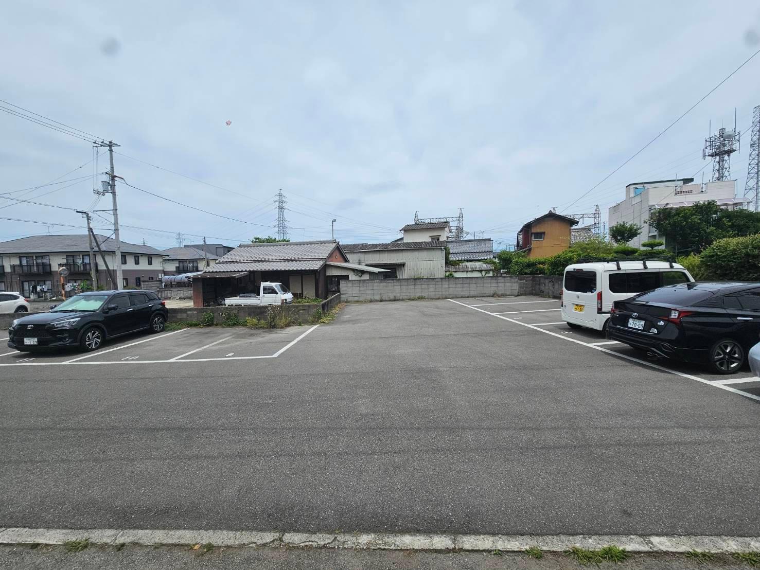 高塚駐車場の外観・駐車場イメージ2枚目