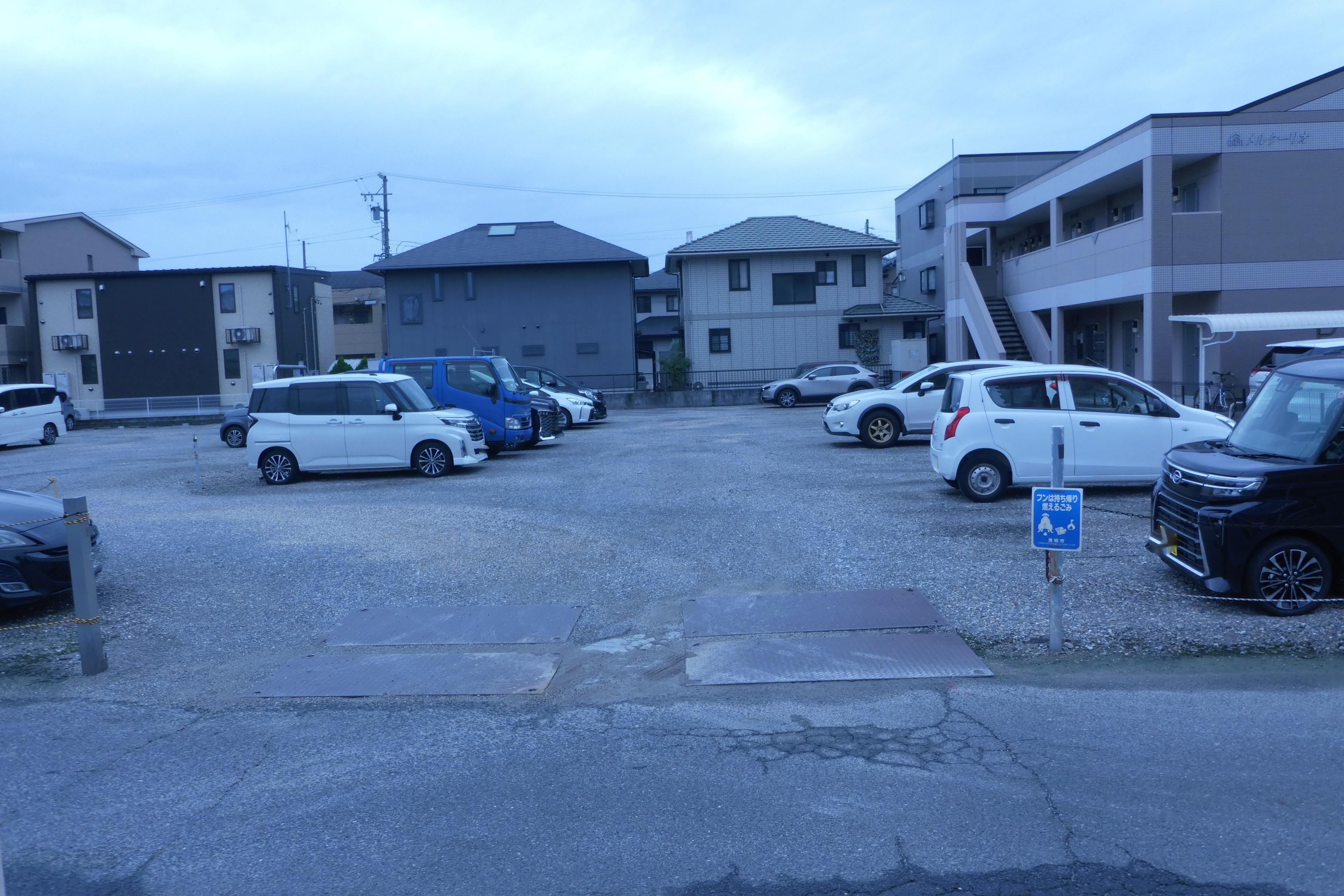 320079の外観・駐車場イメージ1枚目