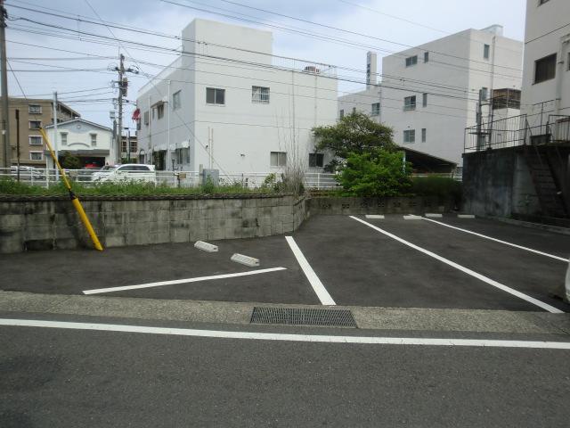 サンパーキングの外観・駐車場イメージ1枚目