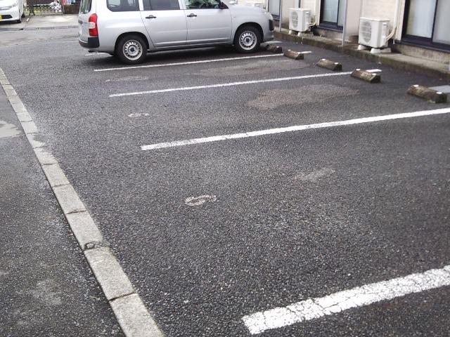 ワールド(24746)の外観・駐車場イメージ1枚目