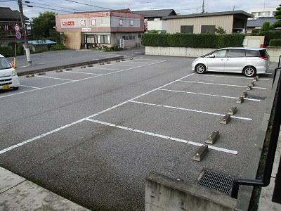 マークヒルズ(24340)の外観・駐車場イメージ1枚目