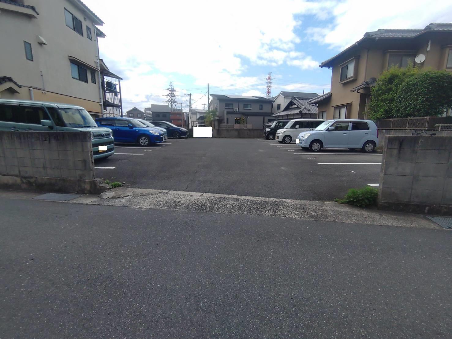 坂ガレージの外観・駐車場イメージ1枚目