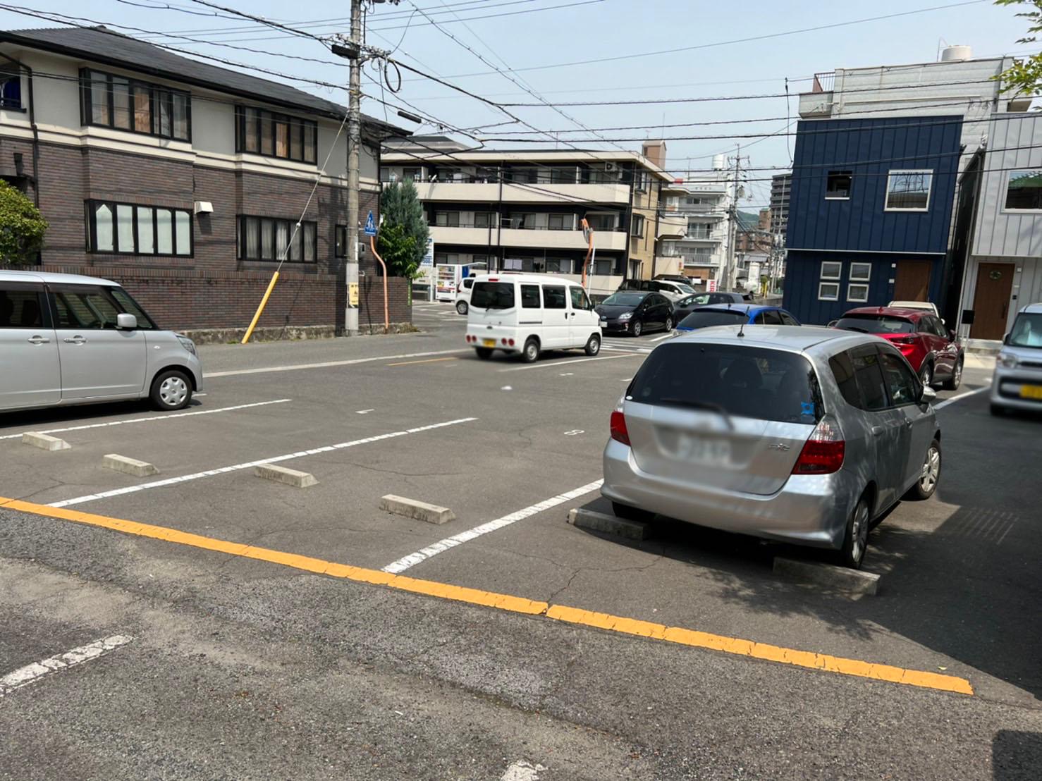 岸田ガレージの外観・駐車場イメージ3枚目