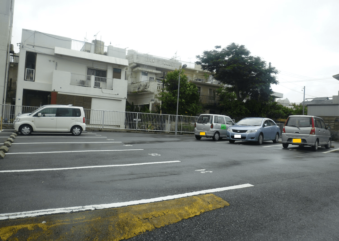 比嘉契約駐車場の外観・駐車場イメージ2枚目