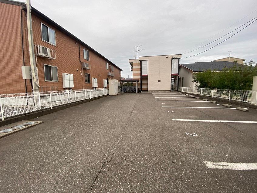 シャンテ(27152)の外観・駐車場イメージ1枚目