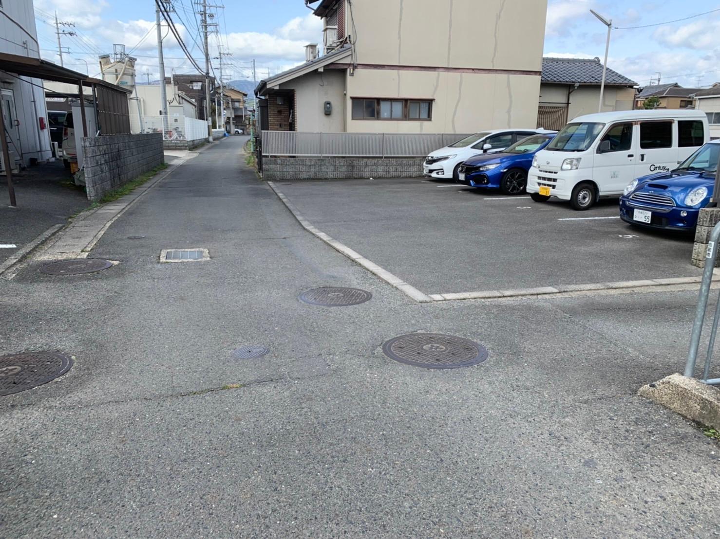 菱川中村ガレージの外観・駐車場イメージ3枚目