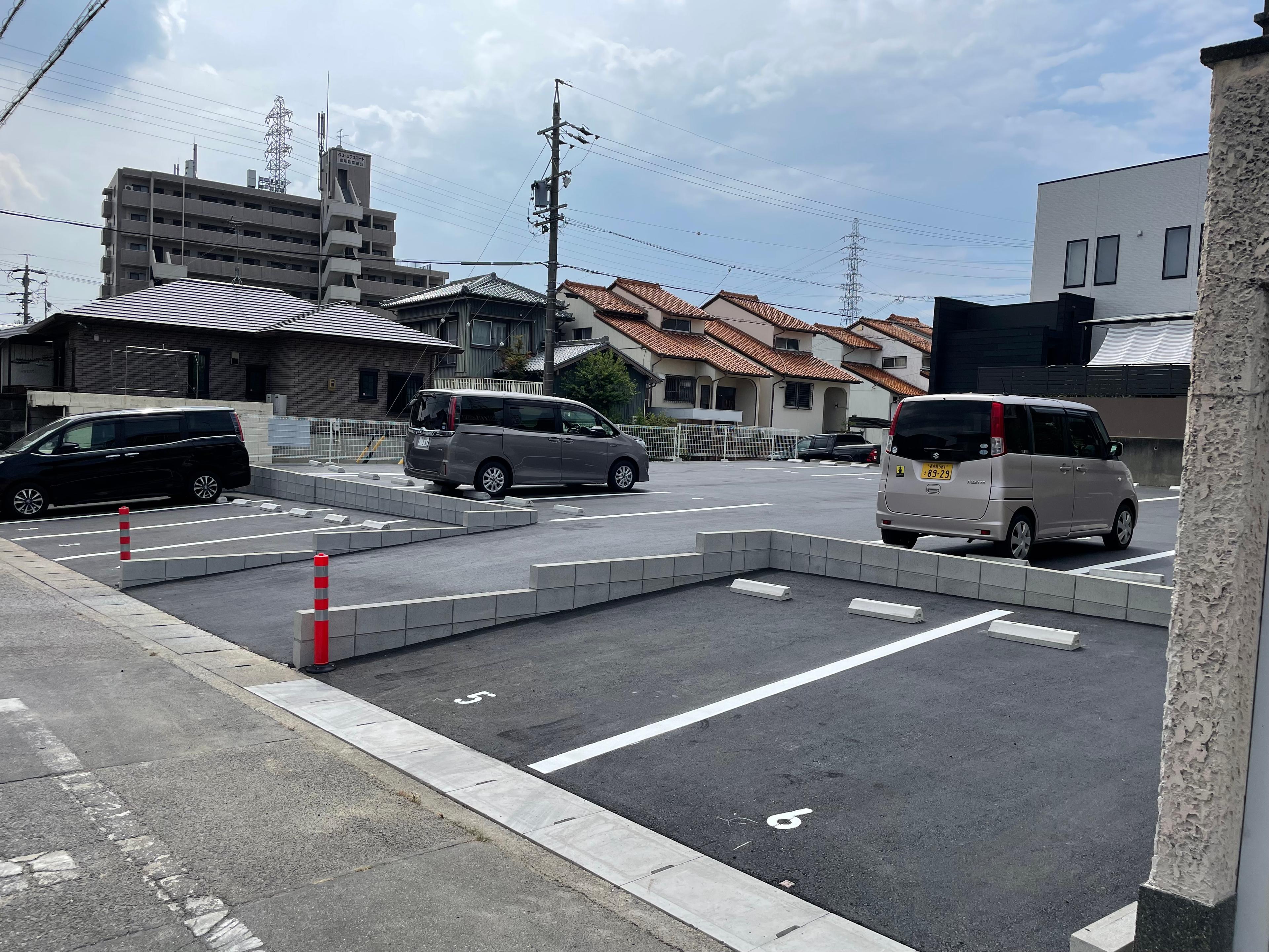 320022の外観・駐車場イメージ1枚目