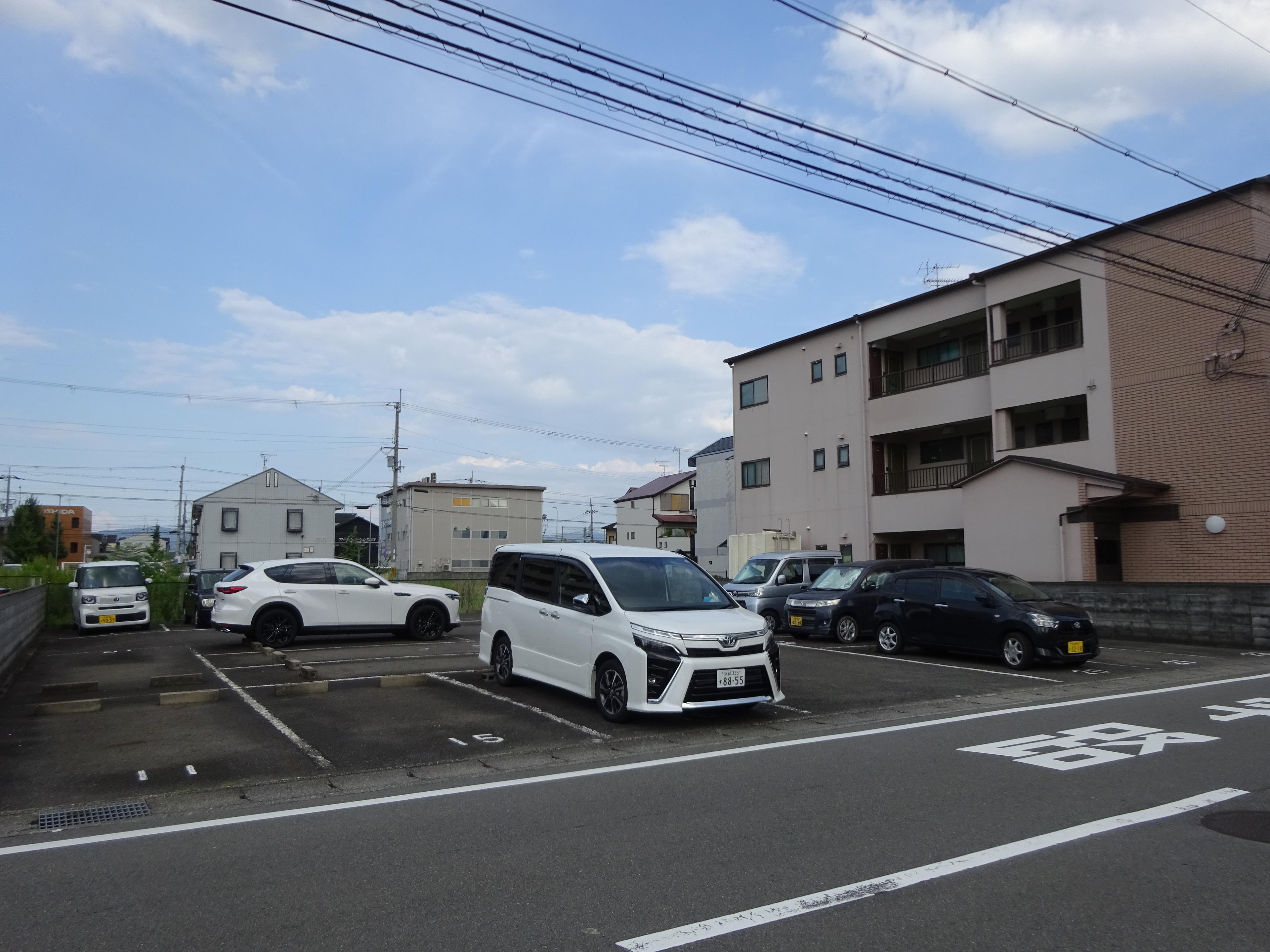 池尻町ガレージの外観・駐車場イメージ2枚目