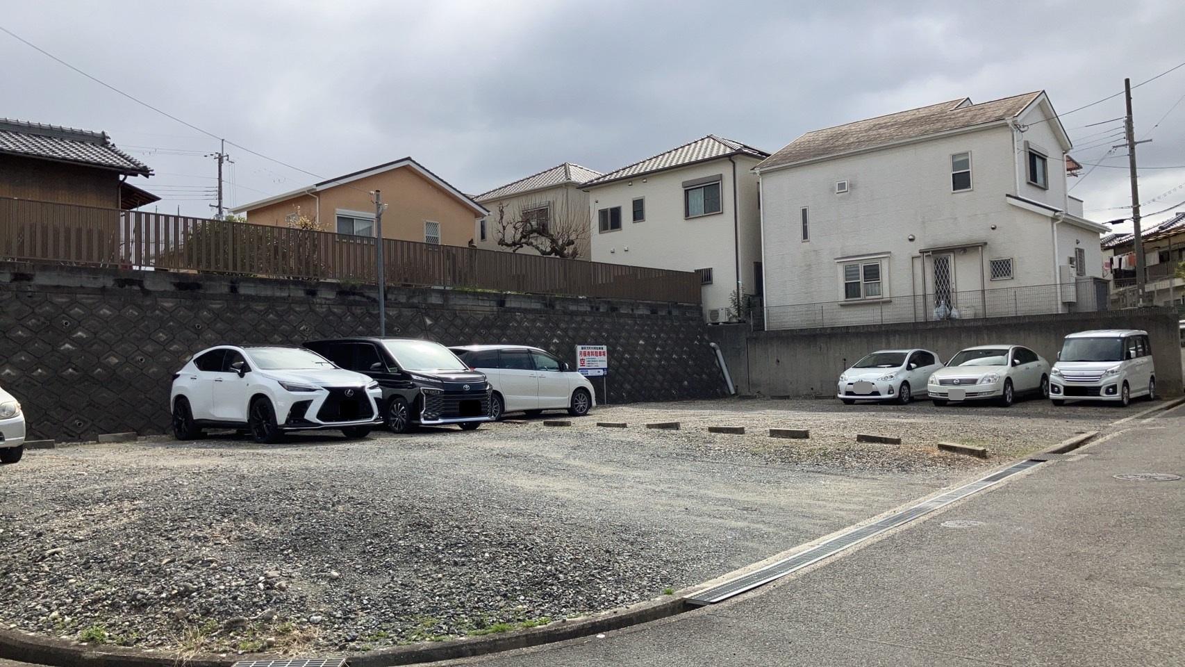 藤阪元町村岡駐車場の外観・駐車場イメージ2枚目