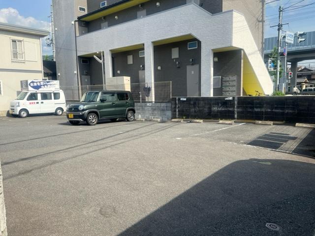 吉井北ガレージの外観・駐車場イメージ2枚目