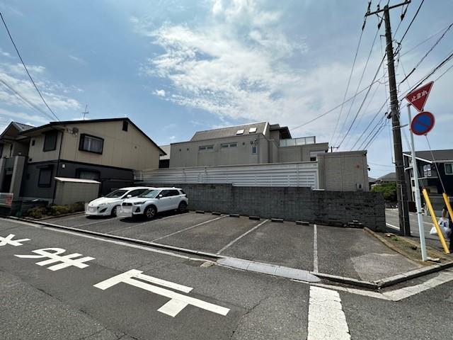 ユーロハイツユアサA駐車場の外観・駐車場イメージ1枚目