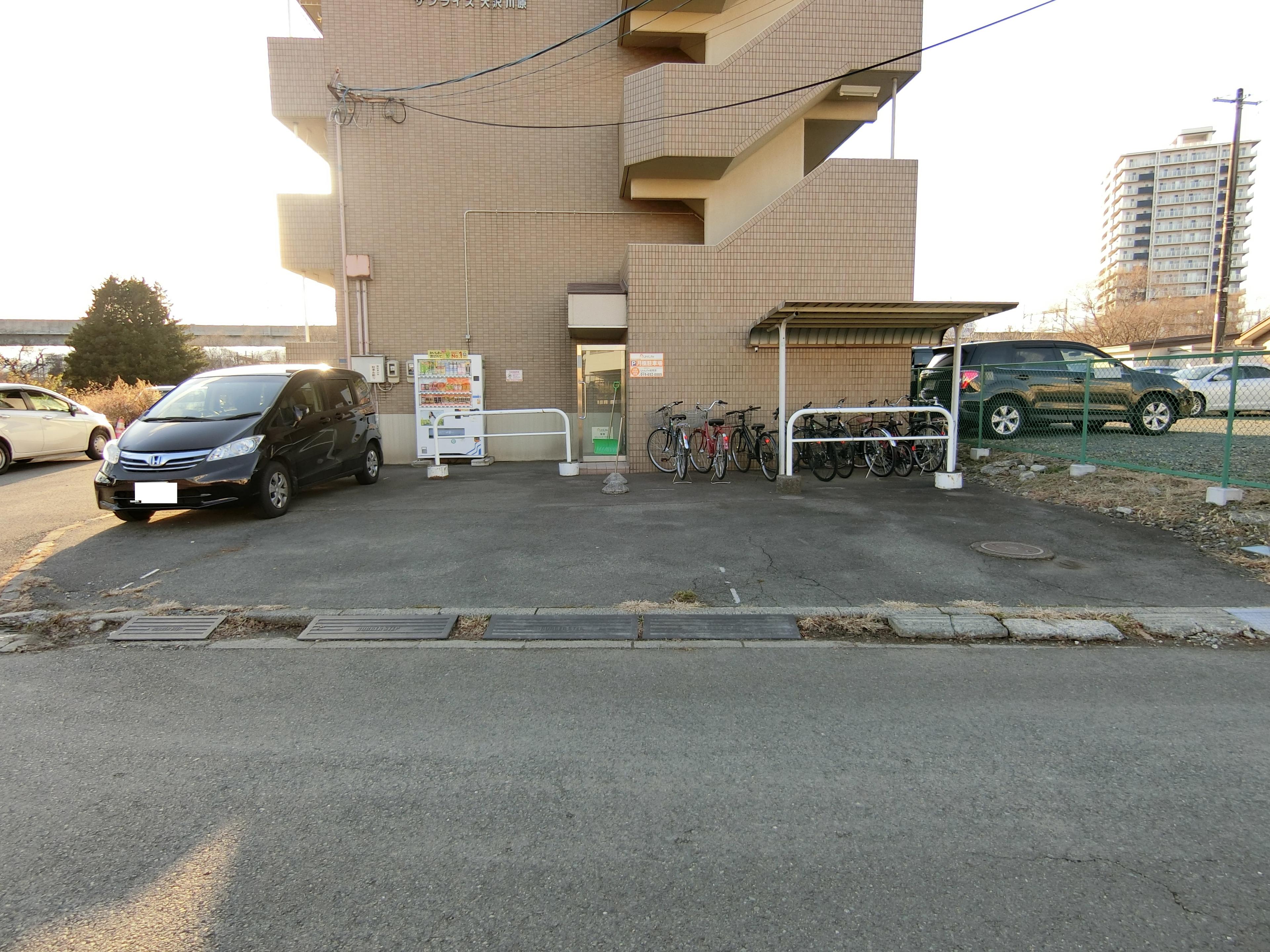 サンライズ大沢川原（駐車場）の外観・駐車場イメージ1枚目