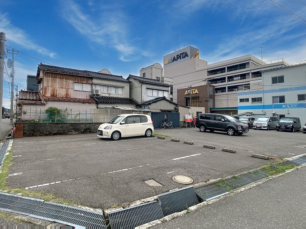 中村町１４０パーキングの外観・駐車場イメージ1枚目