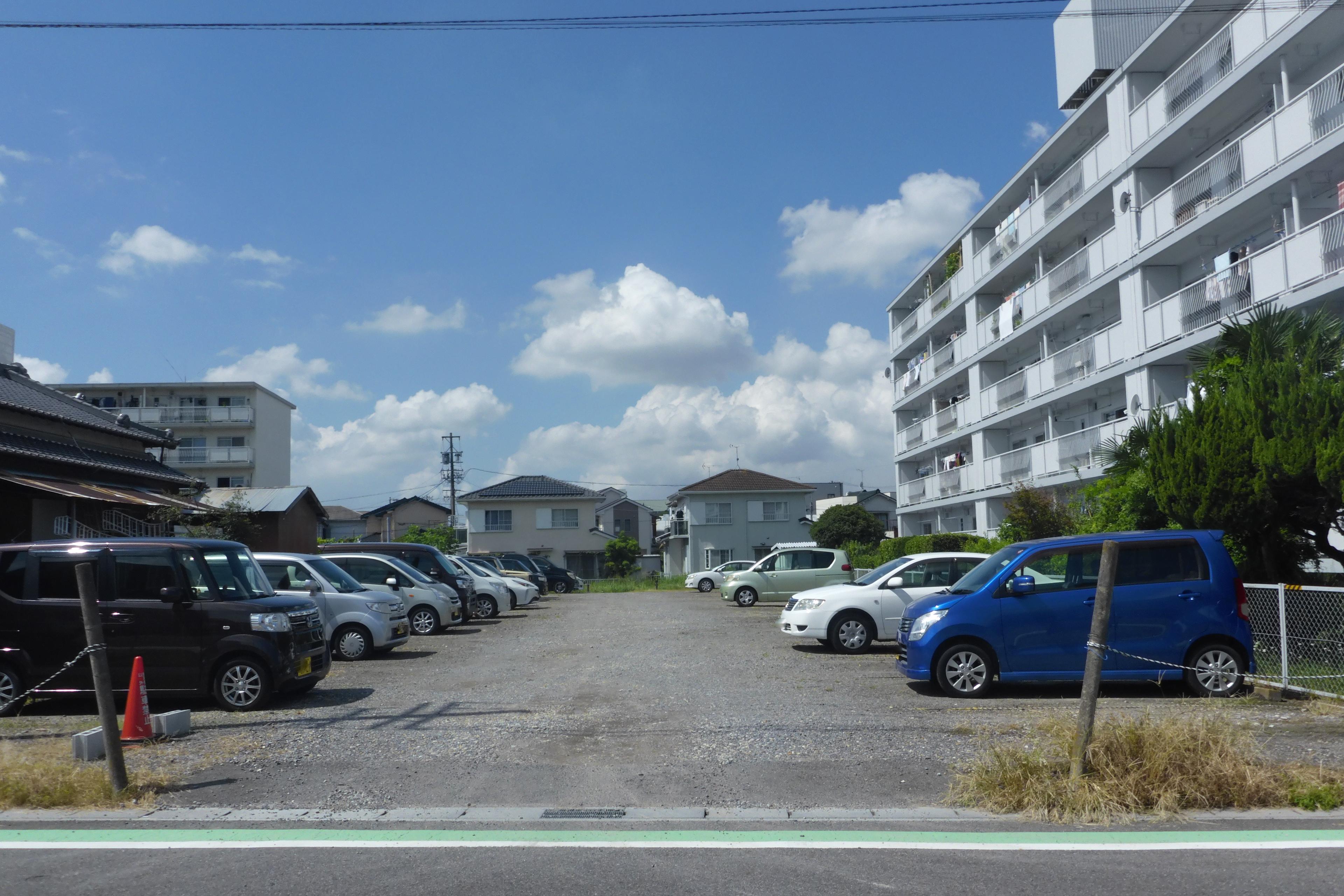 320128の外観・駐車場イメージ1枚目
