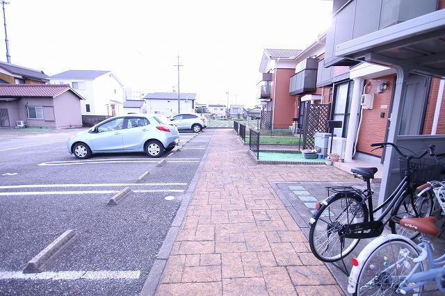 サニィ　コートの外観・駐車場イメージ2枚目