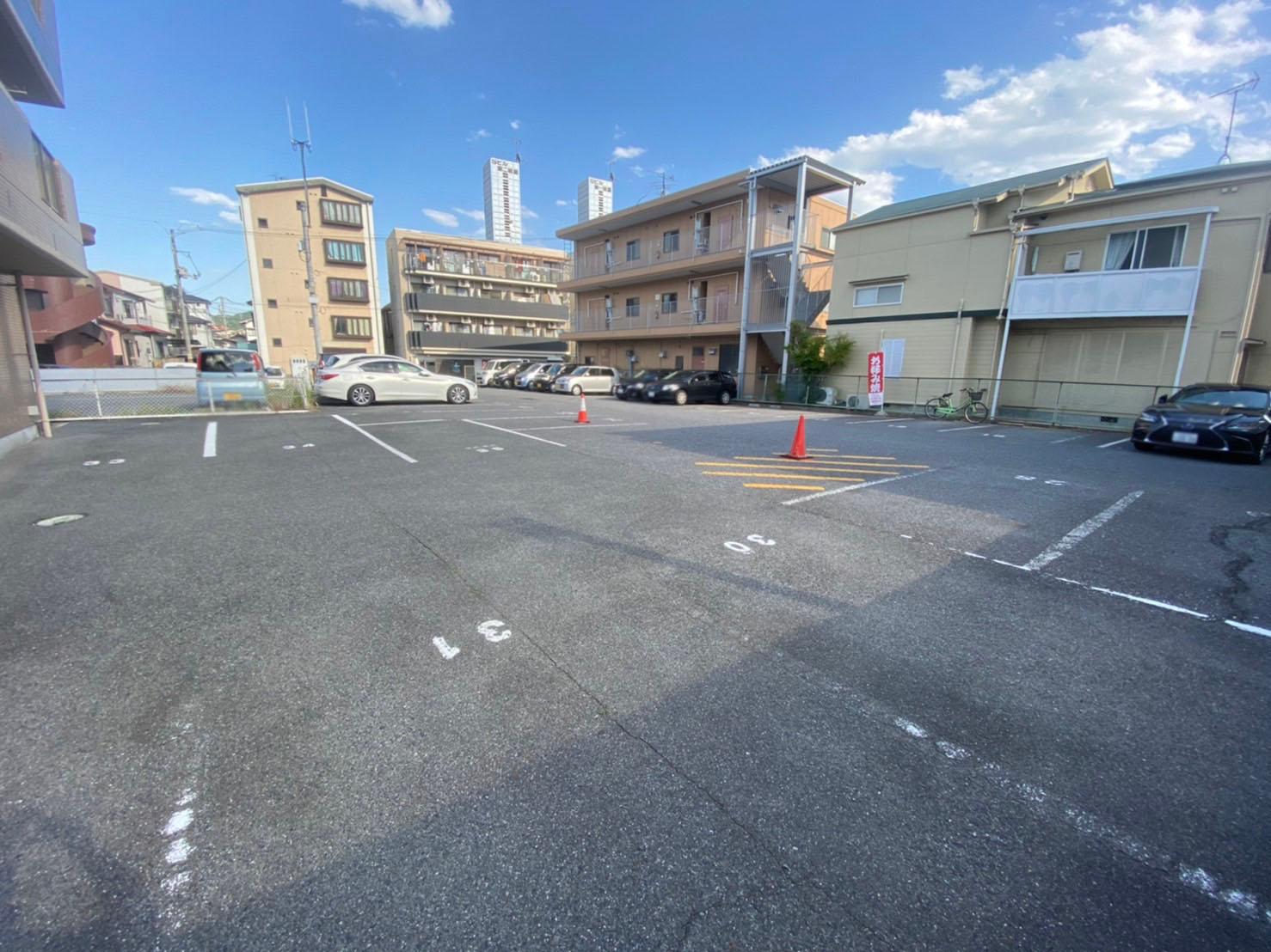 岡野ガレージの外観・駐車場イメージ1枚目