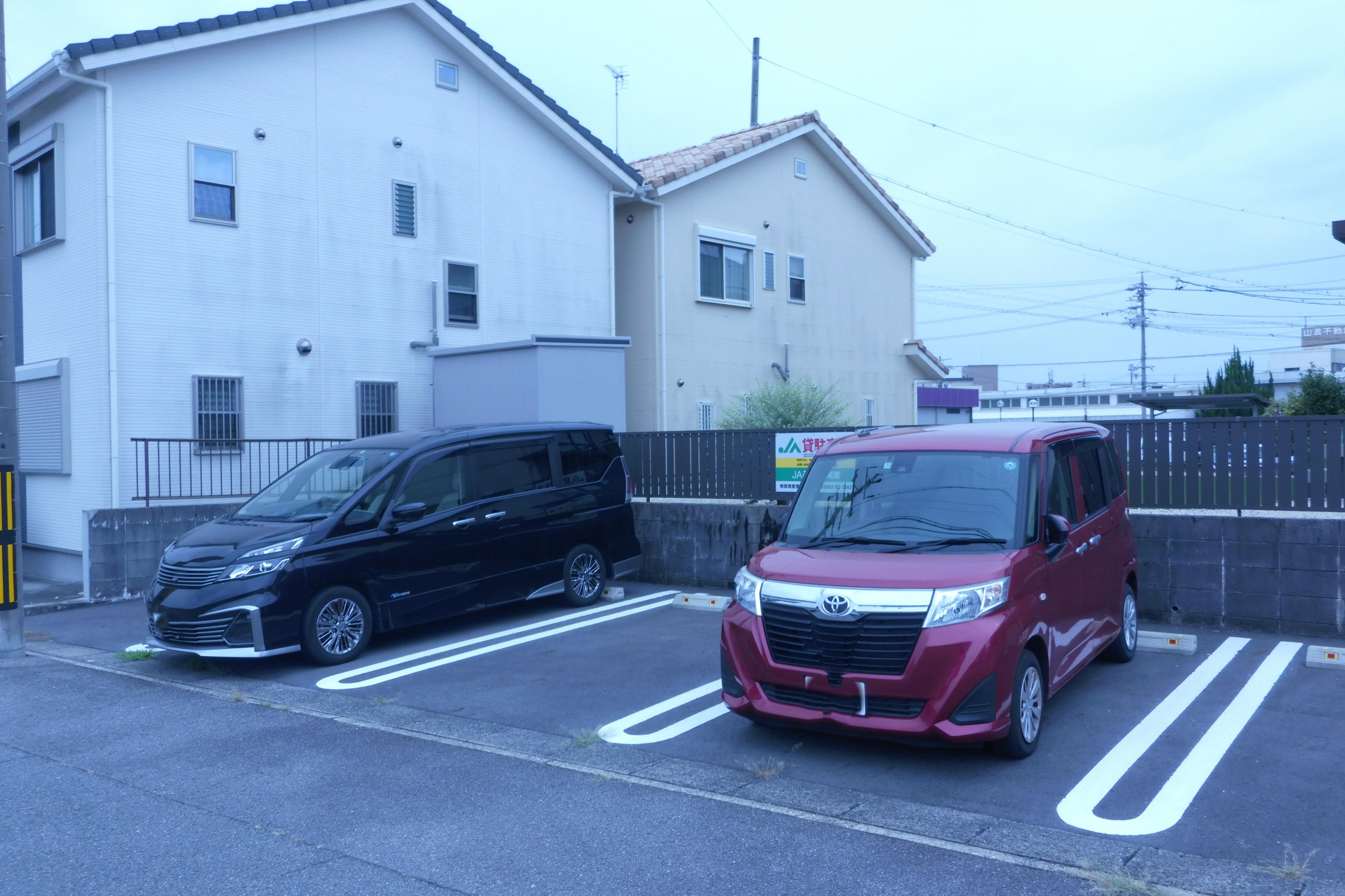 320135の外観・駐車場イメージ1枚目