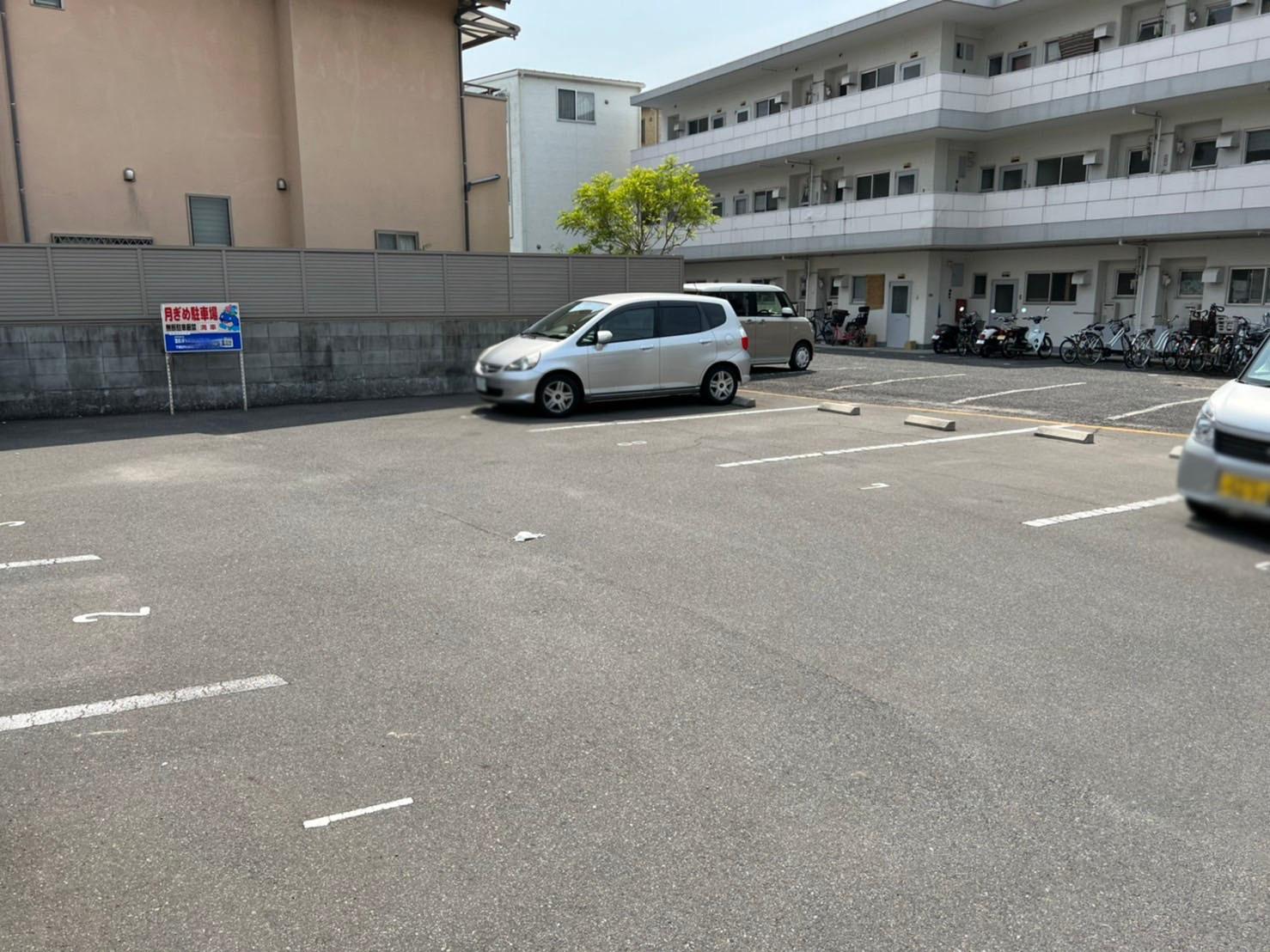 岸田ガレージの外観・駐車場イメージ2枚目