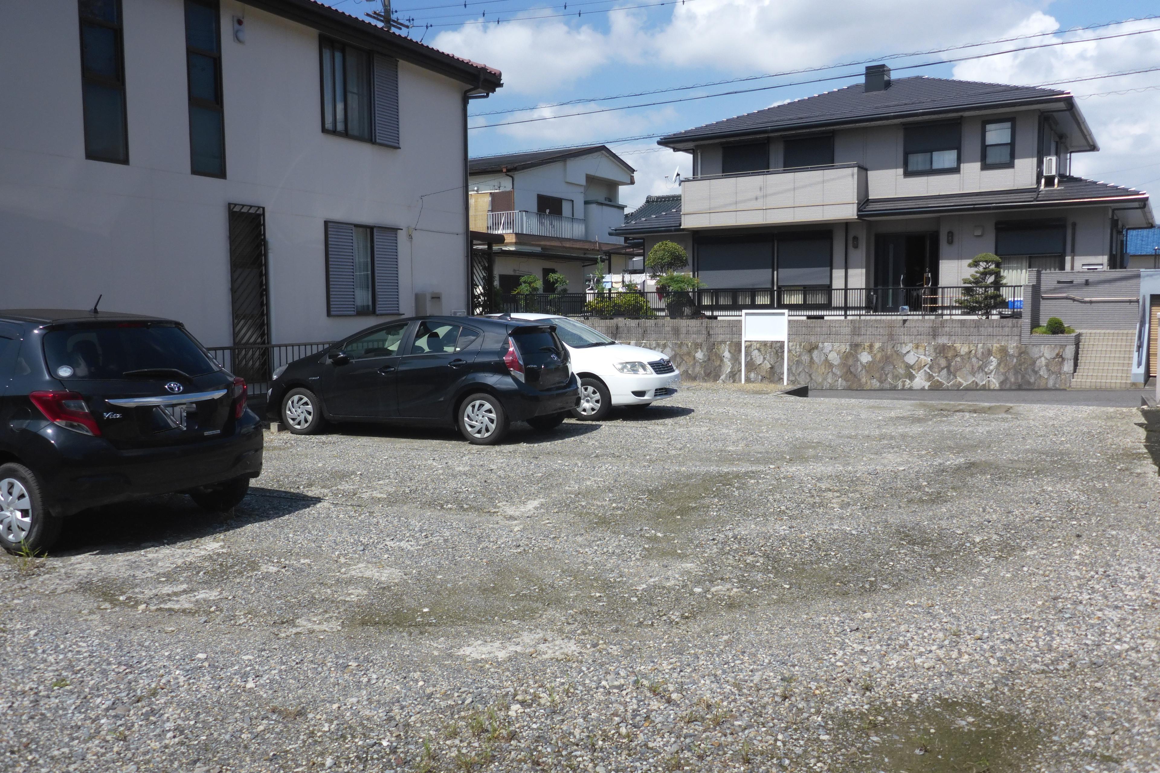 320111の外観・駐車場イメージ2枚目
