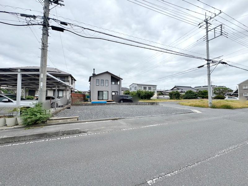 コーポエミリア敷地外駐車場の外観・駐車場イメージ1枚目