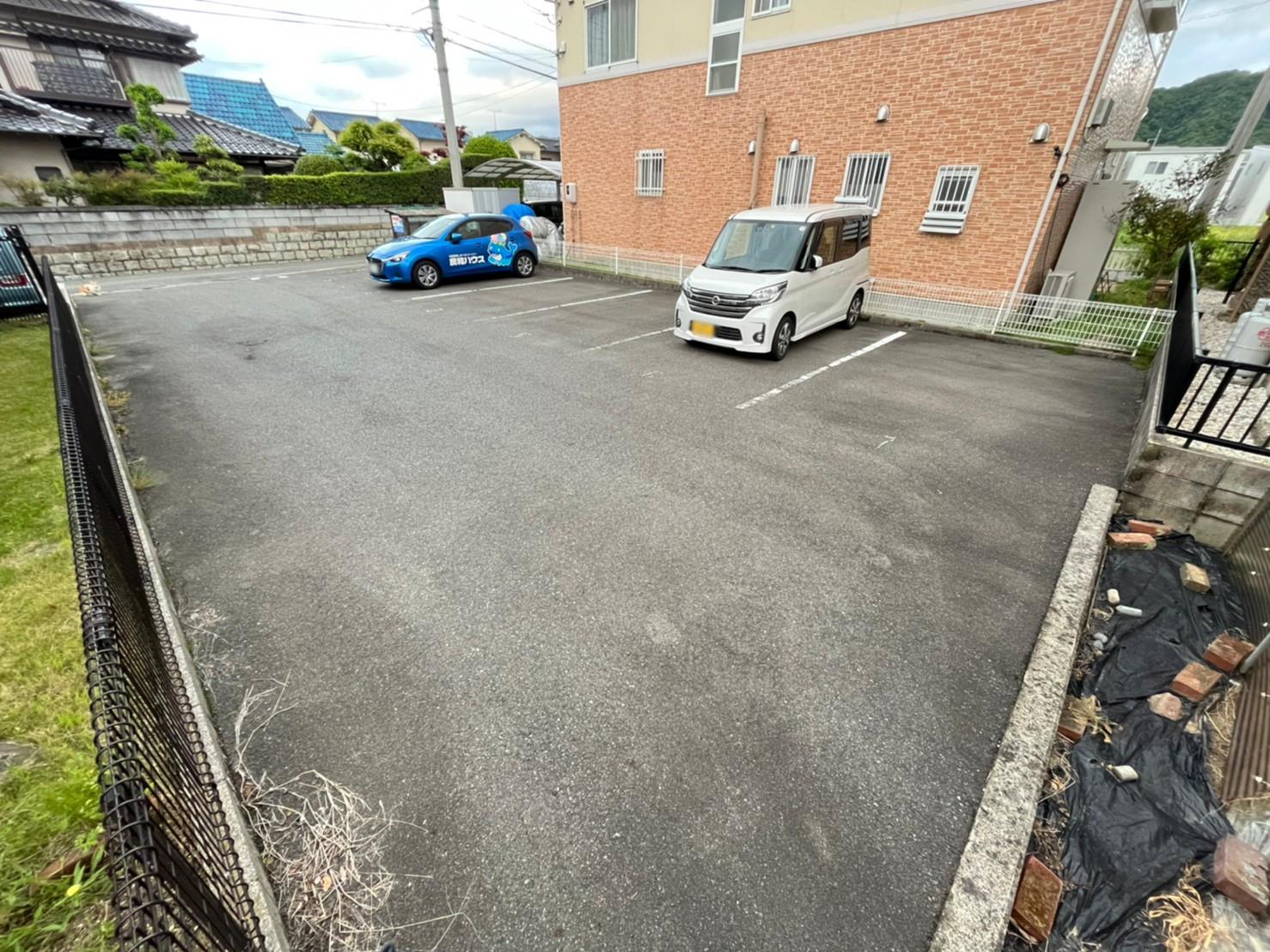 寺西ガレージの外観・駐車場イメージ2枚目
