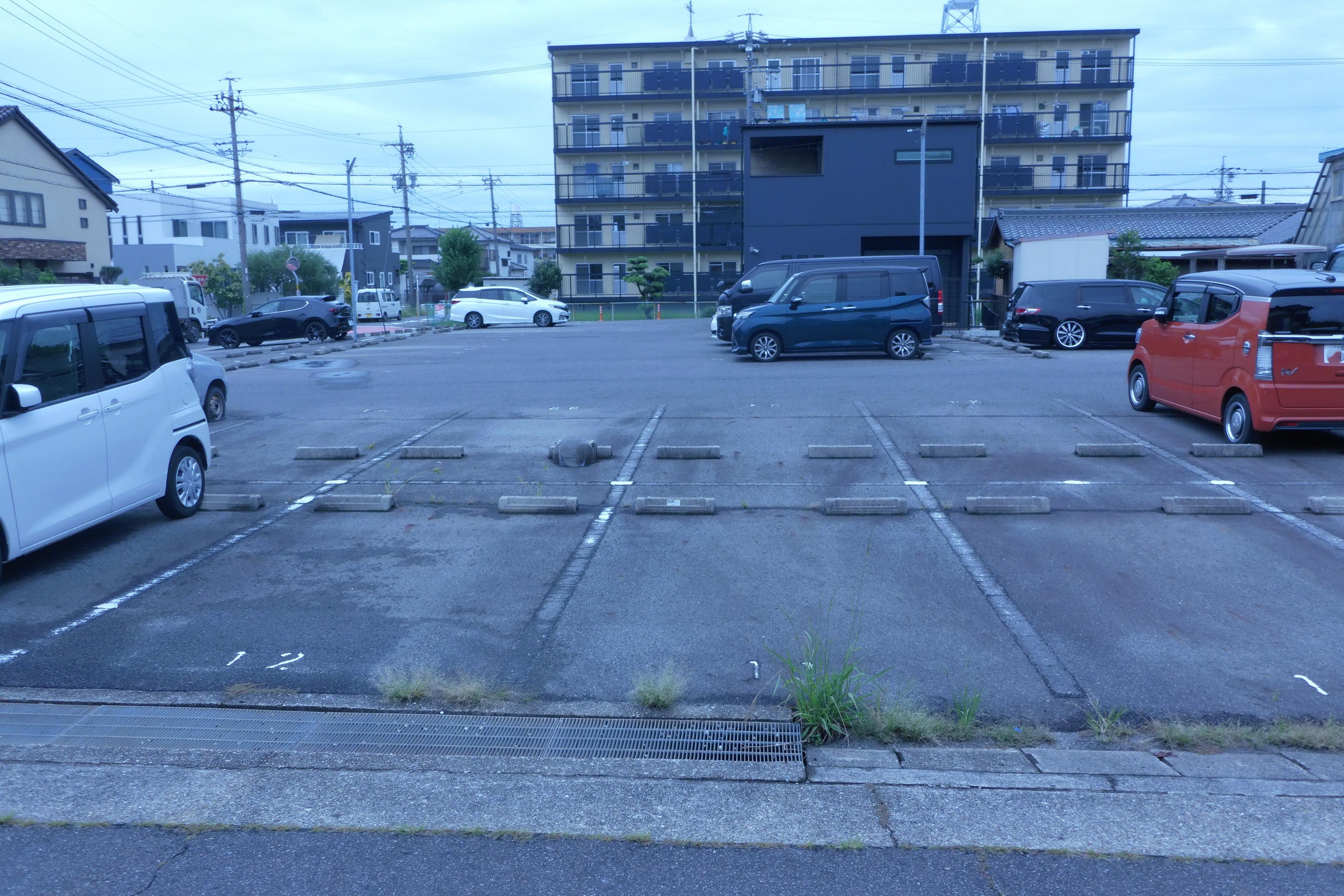 320055の外観・駐車場イメージ2枚目