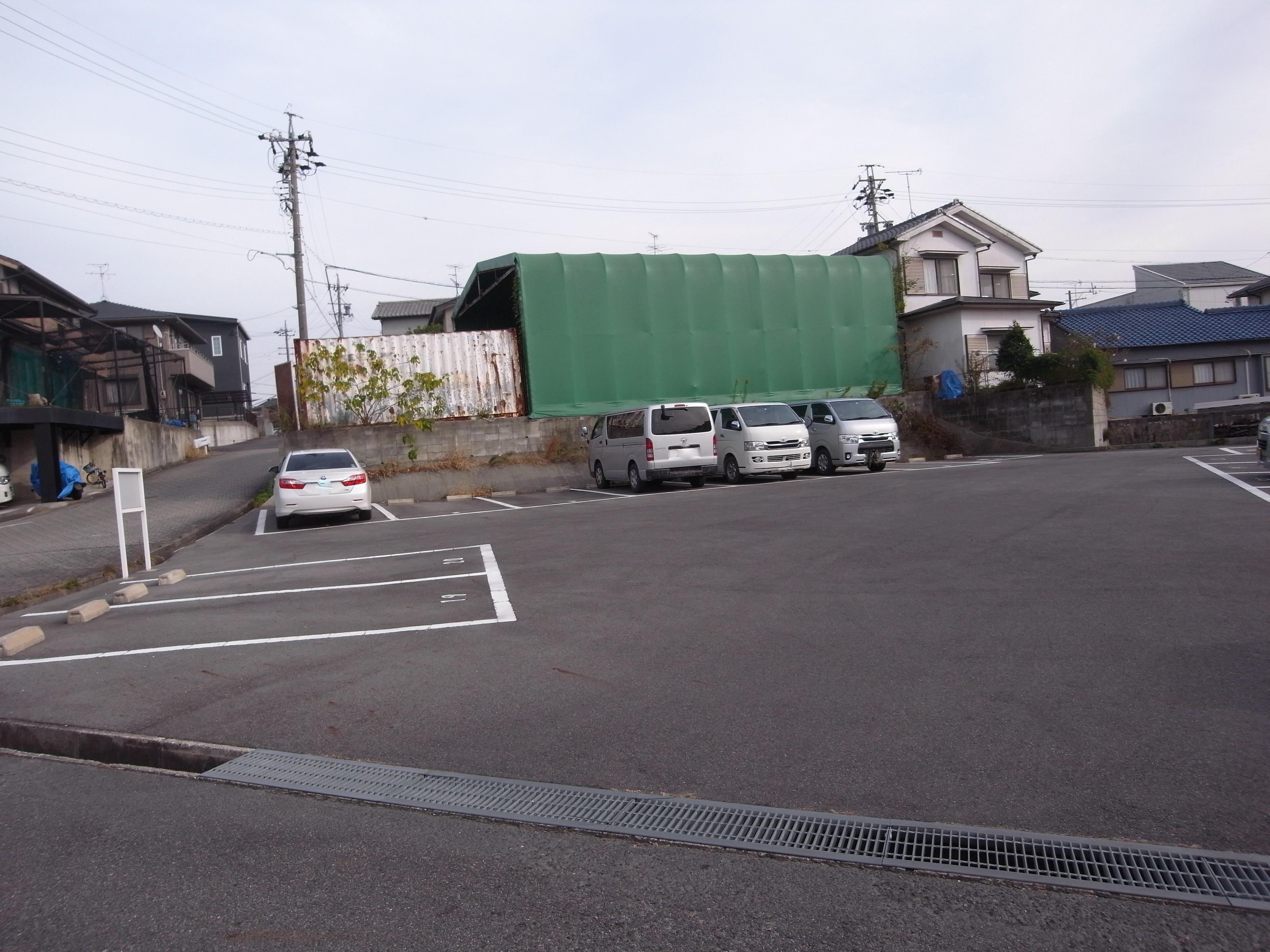 320127の外観・駐車場イメージ1枚目