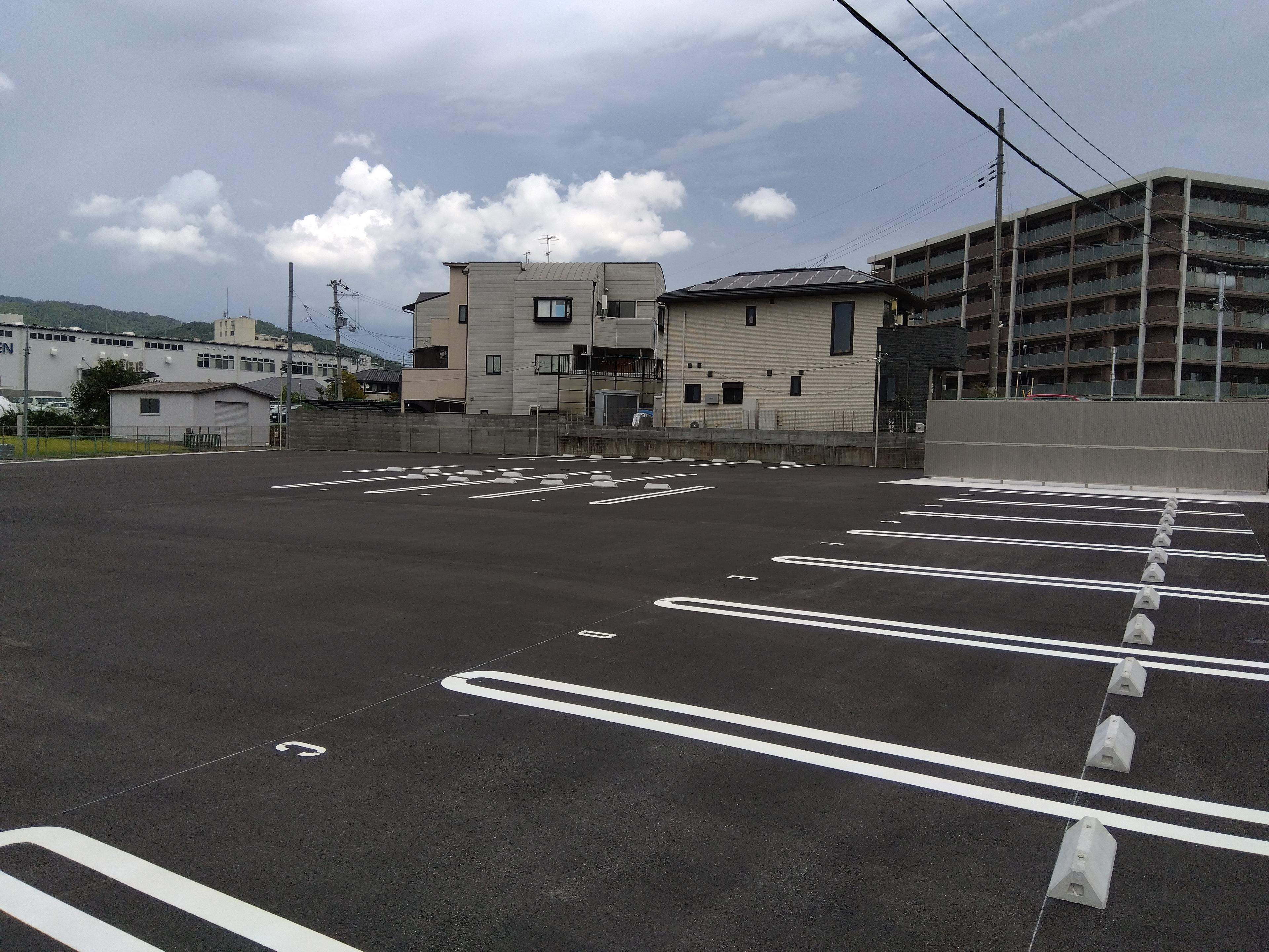 西野離宮町ガレージの外観・駐車場イメージ1枚目