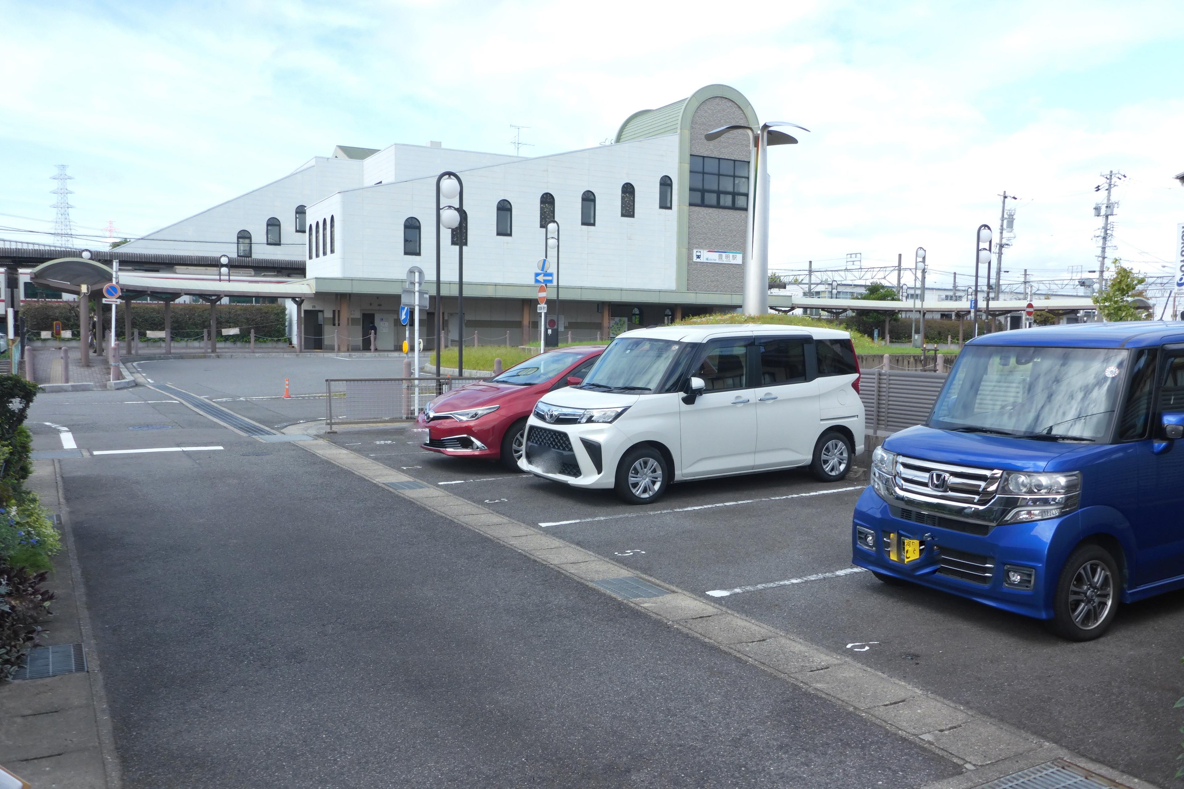 320121の外観・駐車場イメージ2枚目
