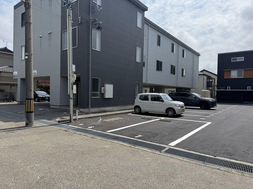ＲＫ０７月極駐車場の外観・駐車場イメージ1枚目