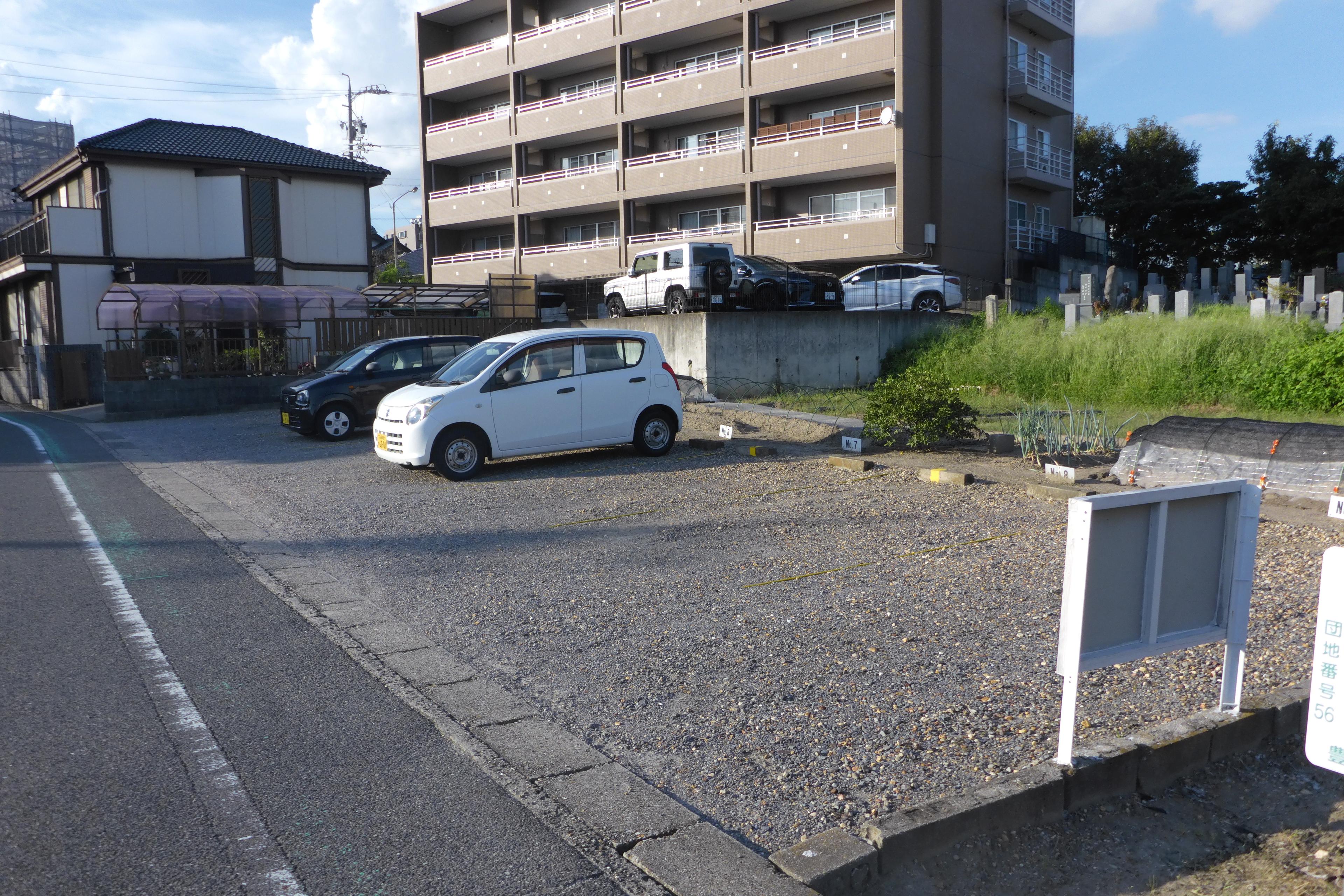 320015の外観・駐車場イメージ2枚目