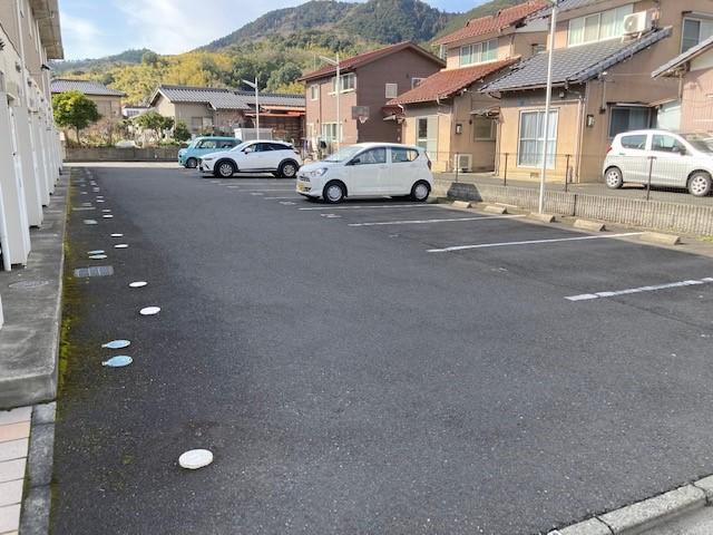 クレインコート平田(28453)の外観・駐車場イメージ1枚目