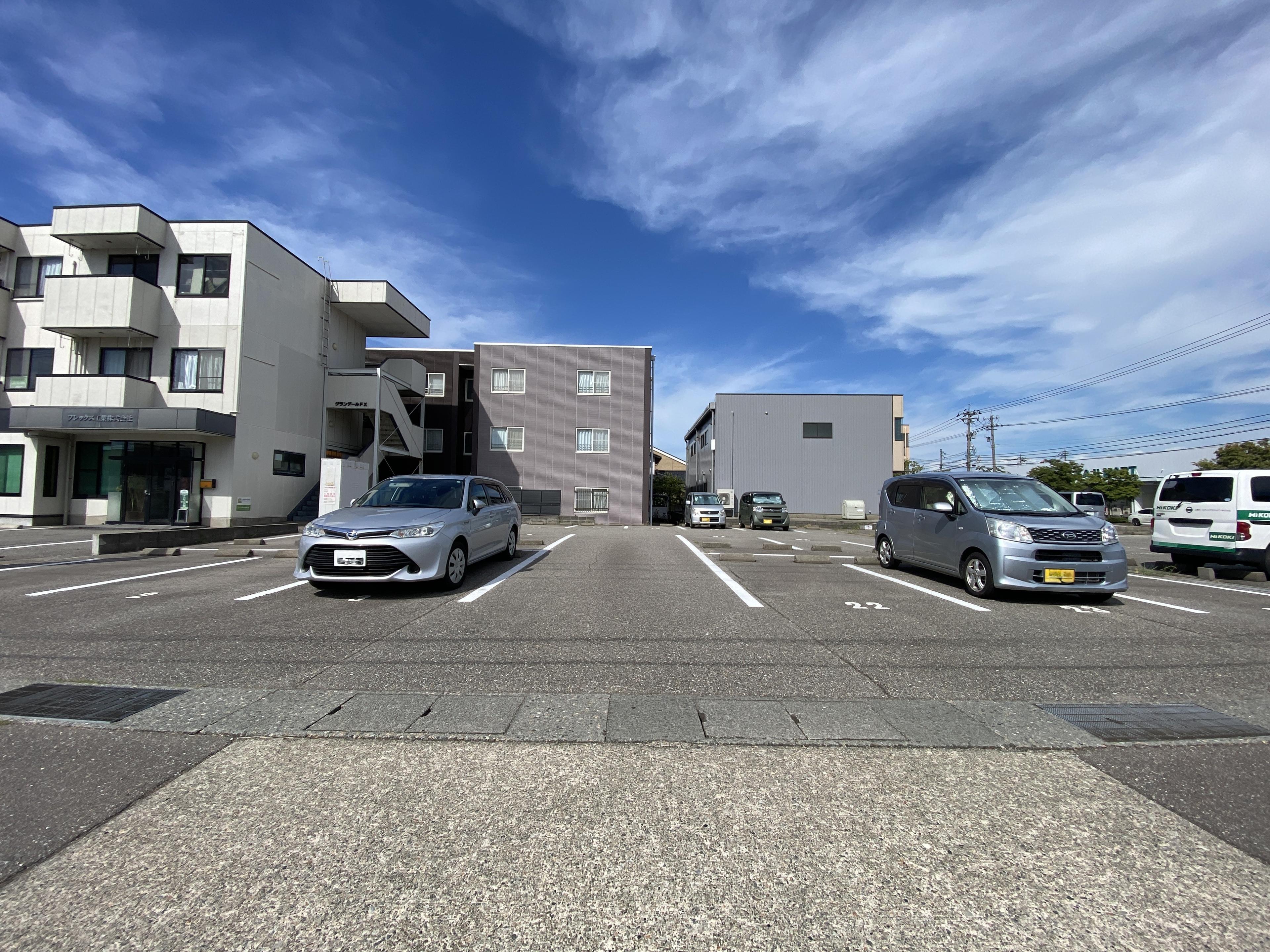 ＦＸ駐車場の外観・駐車場イメージ2枚目