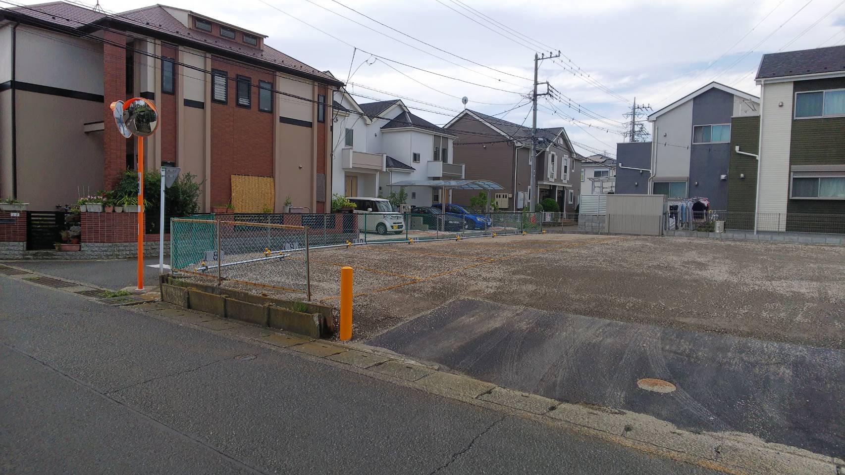 河内岡本月極駐車場の外観・駐車場イメージ2枚目